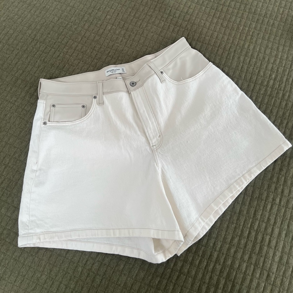 Abercrombie & Fitch Cream Women's Shorts